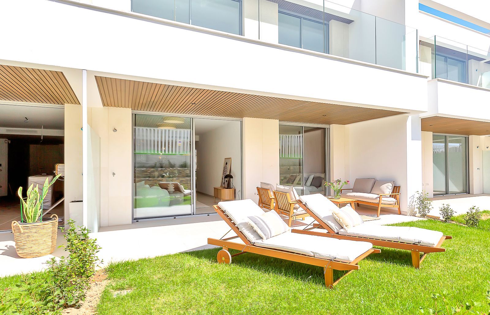 2-bedroom Ground Floor Apartment in Elviria