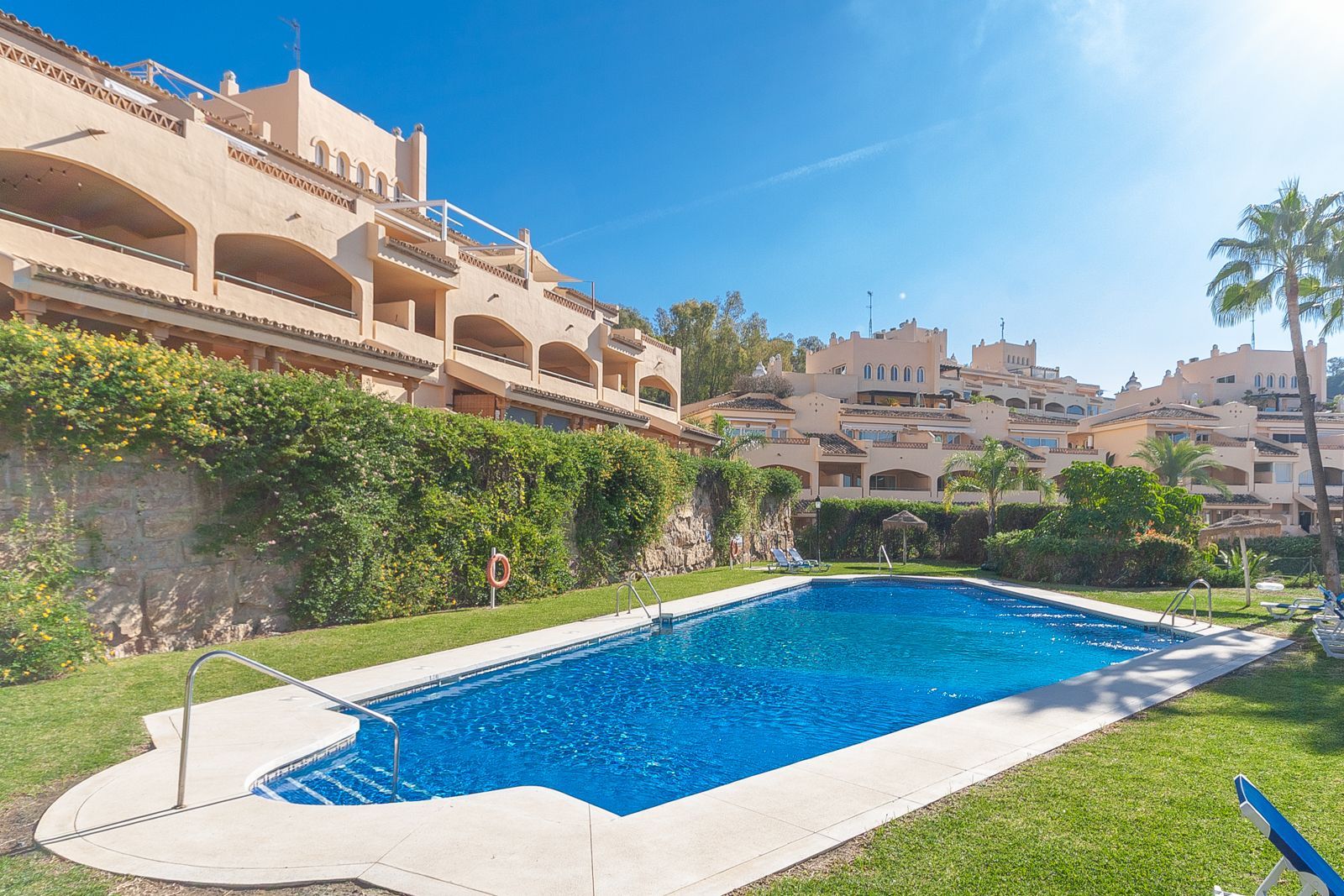 2-bedroom Apartment in Elviria
