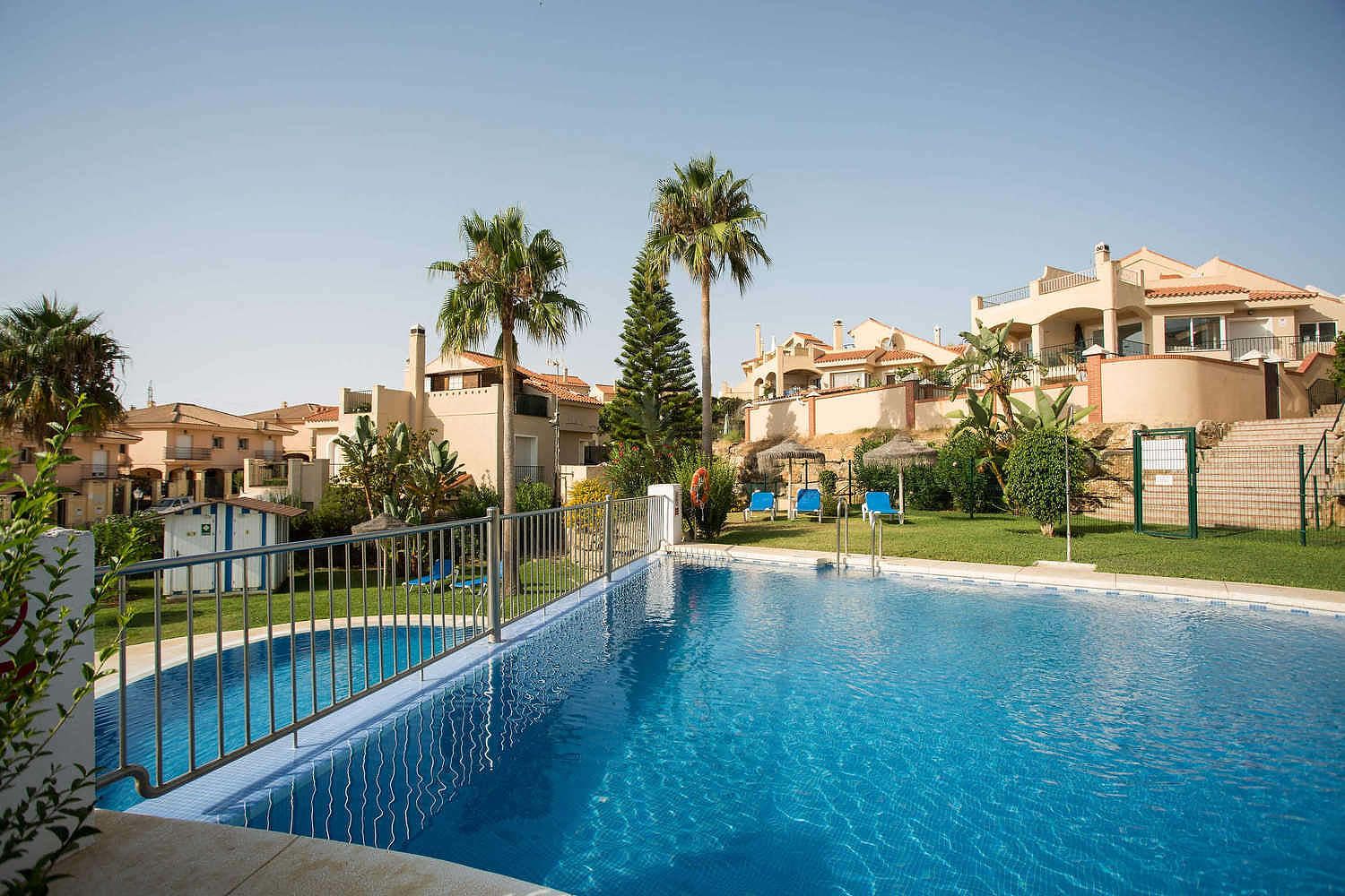 4-bedroom Semi-Detached House in Riviera del Sol