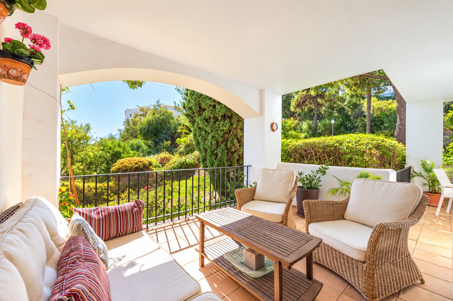 3-bedroom Ground Floor Apartment in Benahavís